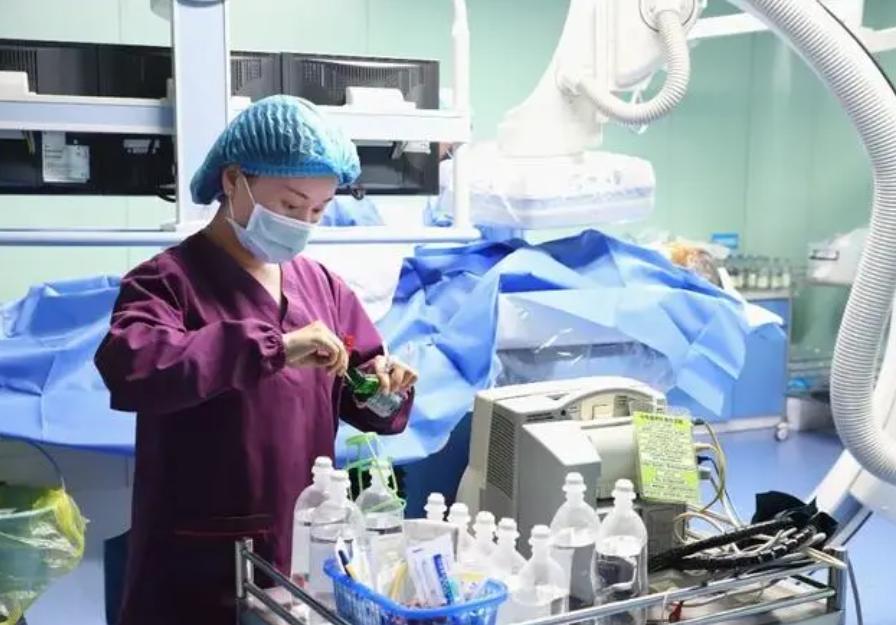 介入治疗后发烧怎么解决,做介入后发烧多久是正常的