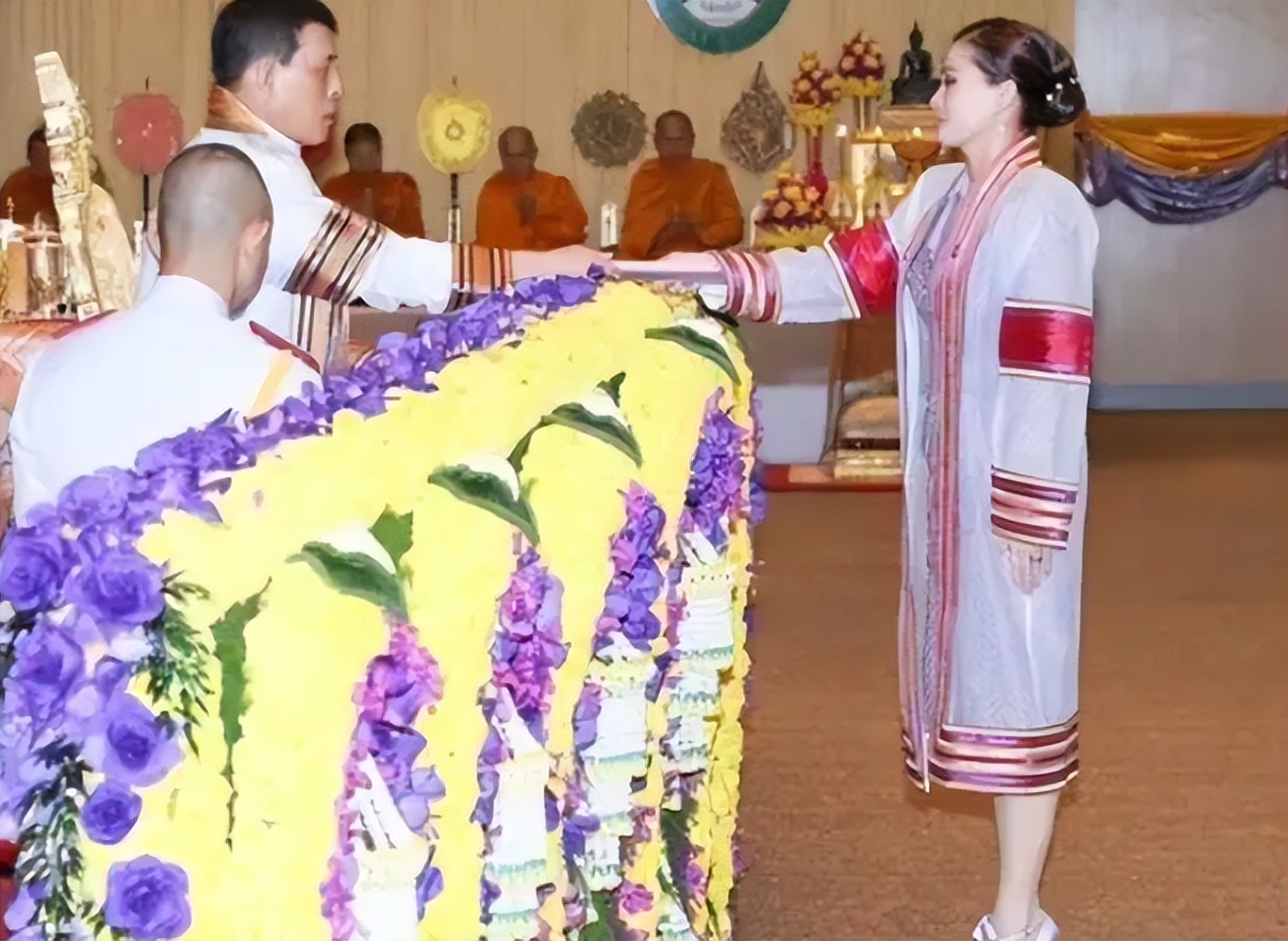 苏提达2024年照片,苏提达获得44个博士学位