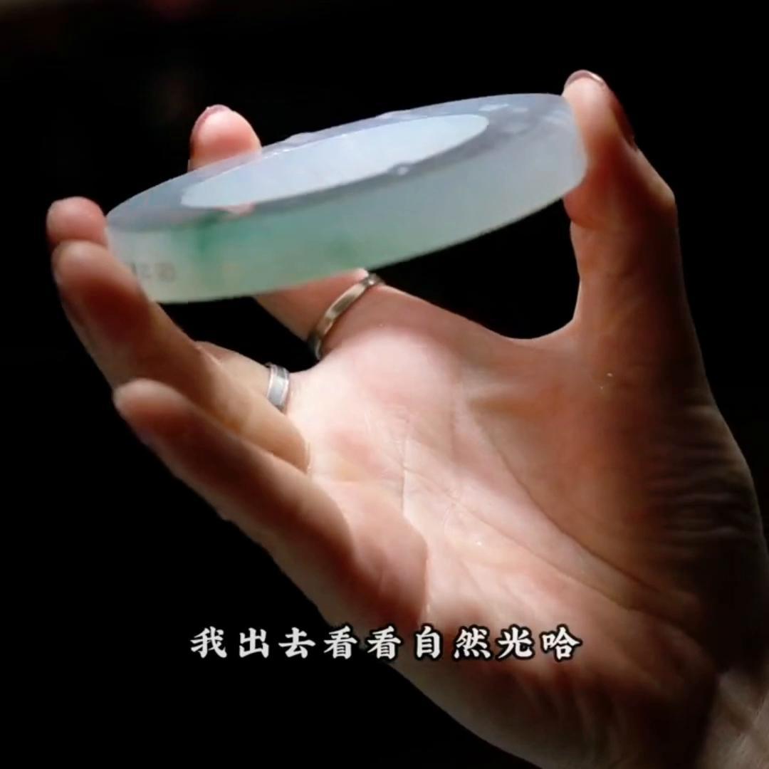 逛市场收了一只6位数冰飘花，有花有水又有种。#素娘珠宝