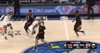 关于一只狗带领一群狼的电影,一只狗带领一群狼