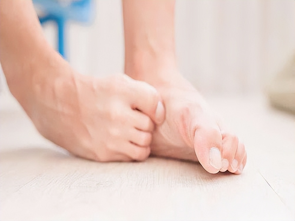 为什么不能穿试衣间里的鞋？服装销售说出实情，看完突然“后怕”