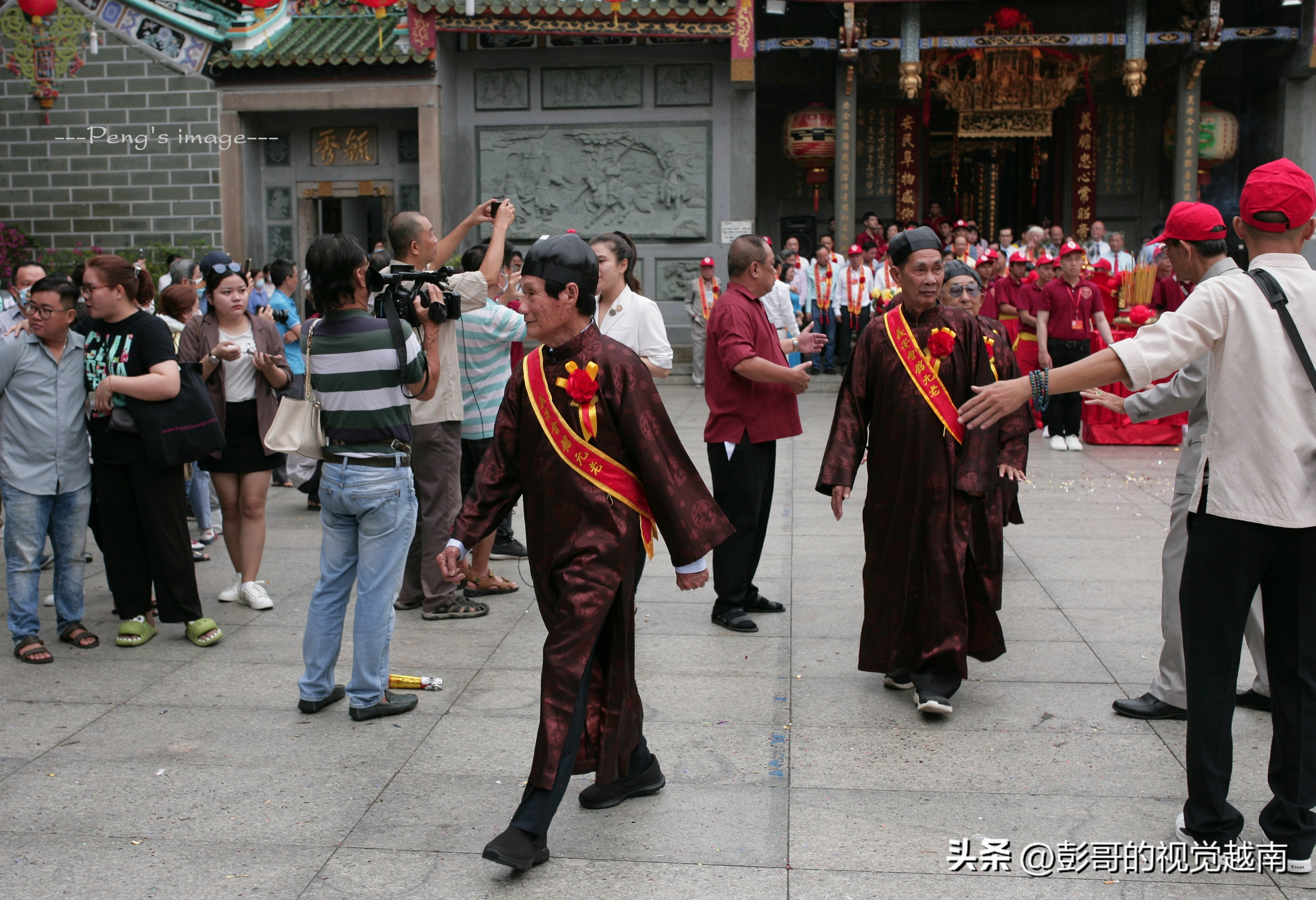 越南西貢華人的【恭請關聖帝君聖駕出遊】活動。