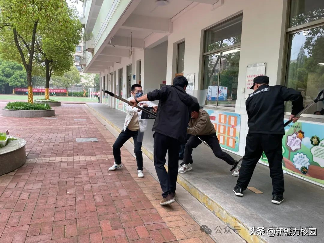 防暴演练呵护平安校园,防暴演练进校园筑起安全第一线