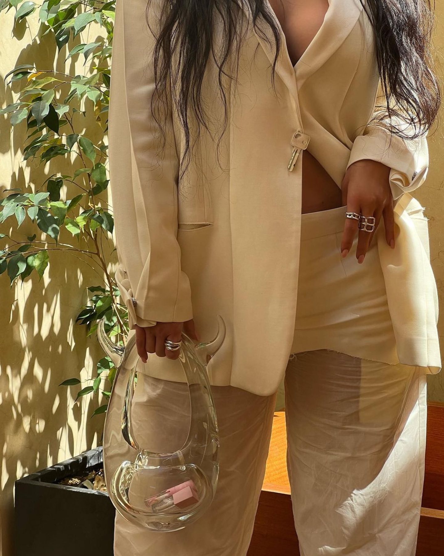 他们用玻璃做了个水晶包,卖得死贵,外国明星还狂爱