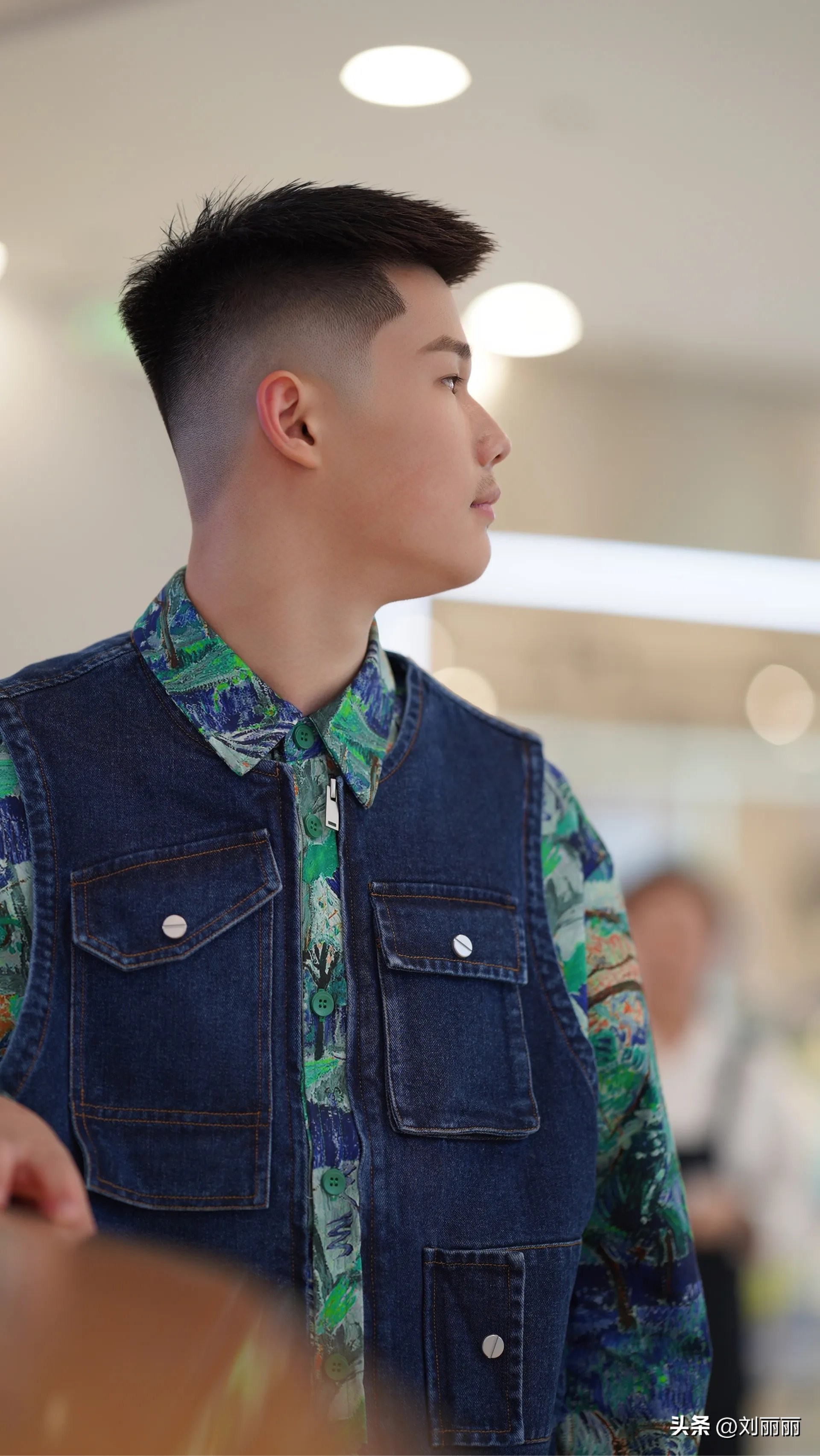 男士帅气发型每个男士都应该尝试,清爽帅气又好看的男士发型