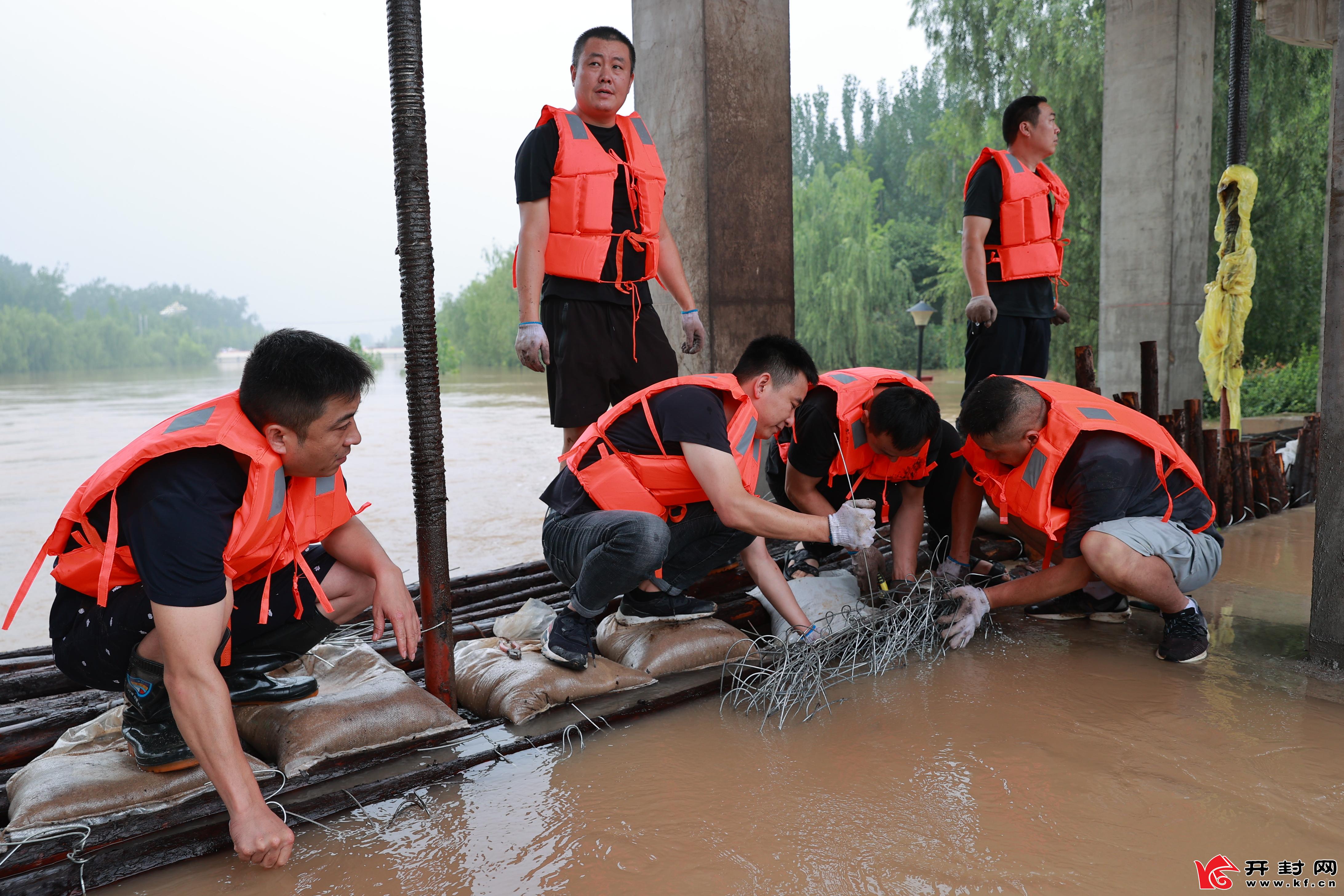 愿得此身长报国,何须生入玉门关,致敬涿州救灾英雄