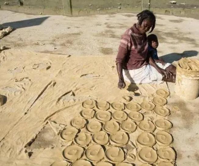 5岁男孩吃土,5岁男童吃土