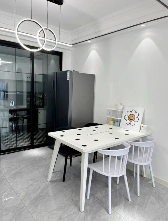 餐桌是购买圆形的好还是方形的,圆形餐桌与方形餐桌哪个更适用