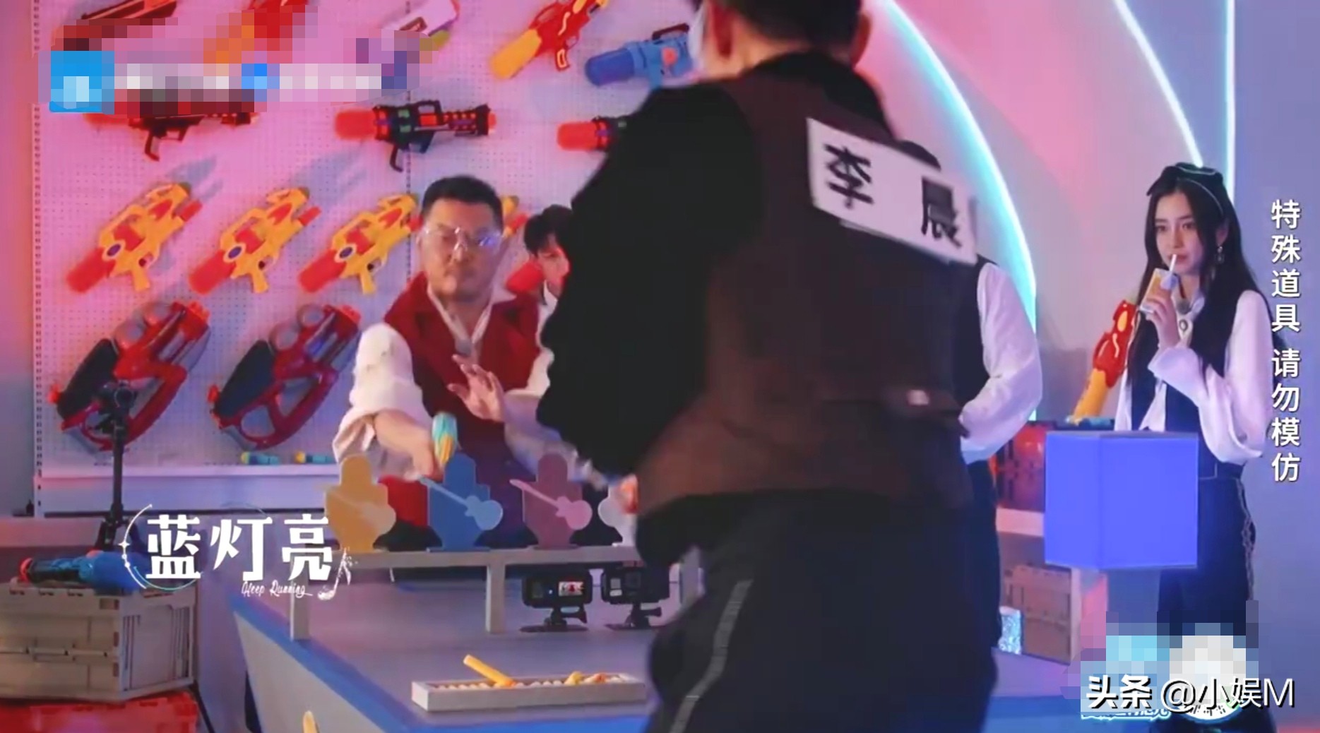 游戏无聊，嘉宾“花里胡哨”挽救，撕名牌也变得不精彩了