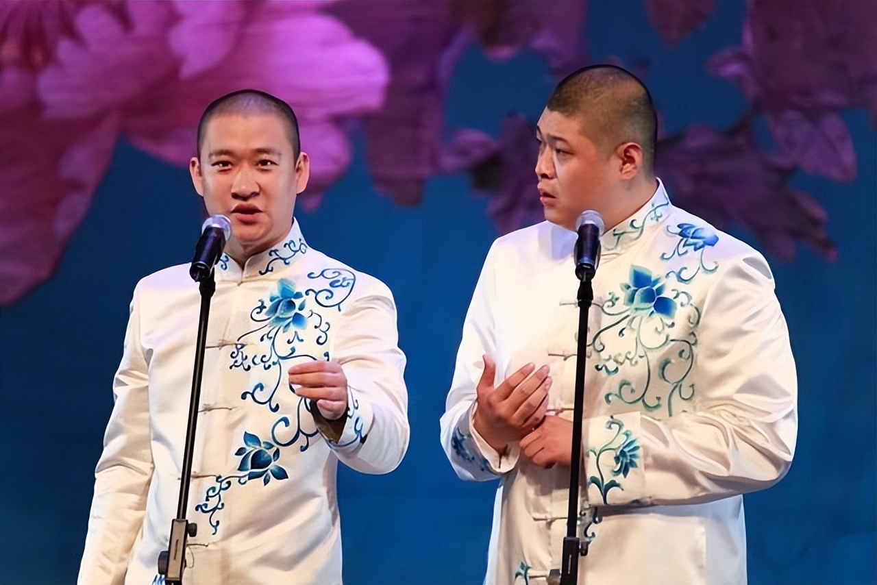 曹云金怒砸郭德纲饭碗，掀翻整个德云社，免费直播说相声获好评