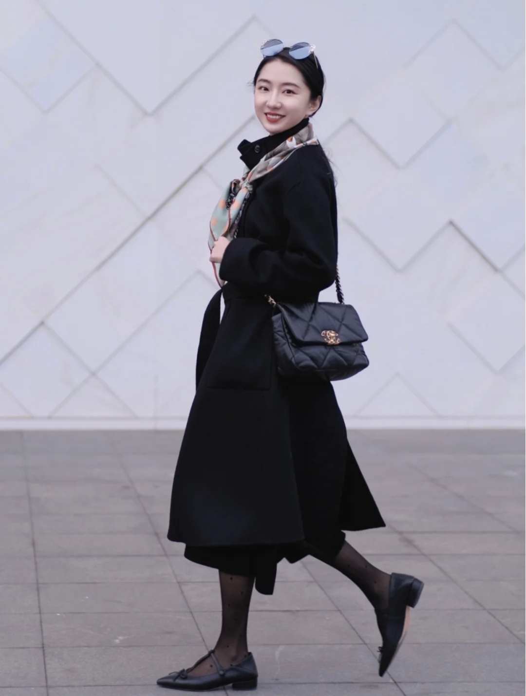 法国女人喜欢穿灰绿色的衣服,法国女人穿浴袍