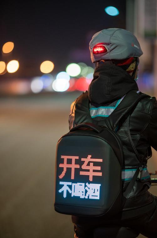 上海打人女子后续：求饶赔5万，真实身份被扒出，小哥让她懵了