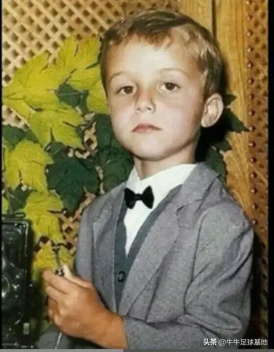 足球明星年轻与现在照片对比,足球明星小时候纪录片