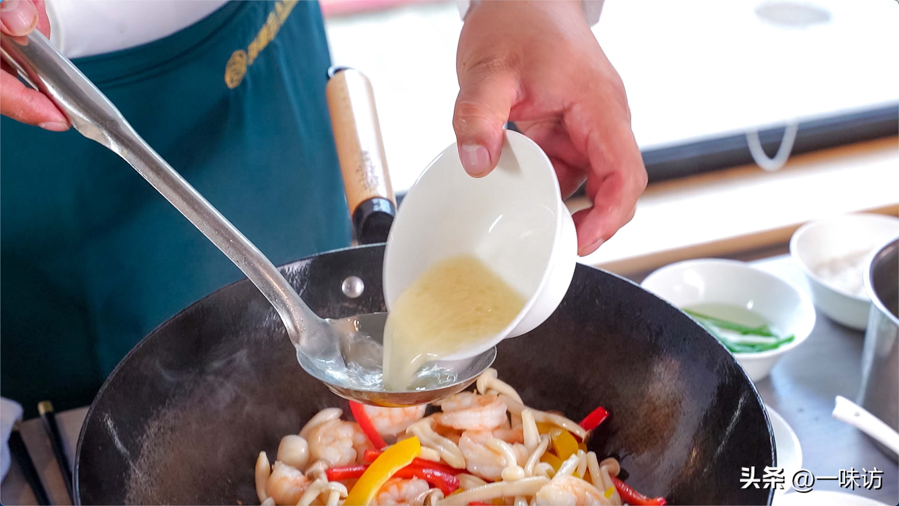 白玉菇炒肉好还是炒虾好呢,白玉菇大虾怎么做好吃