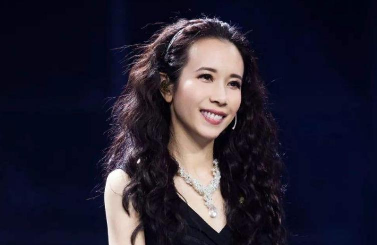 妆容精致演乞丐、泡面头+眼镜=丑女？论扮丑我只服这12位女星