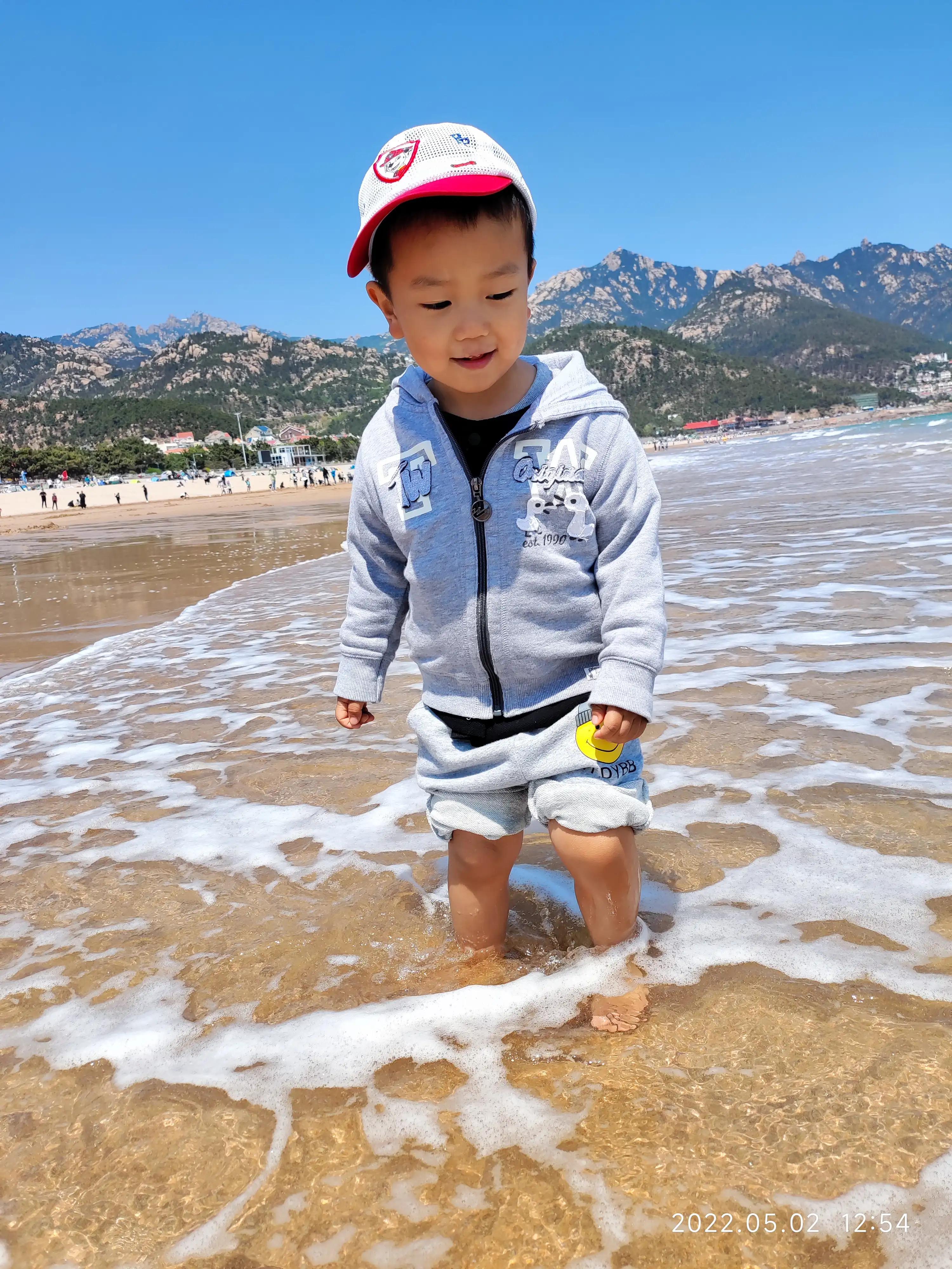 闹市里的风景亦令人赏心悦目,青岛秋千海边沙滩