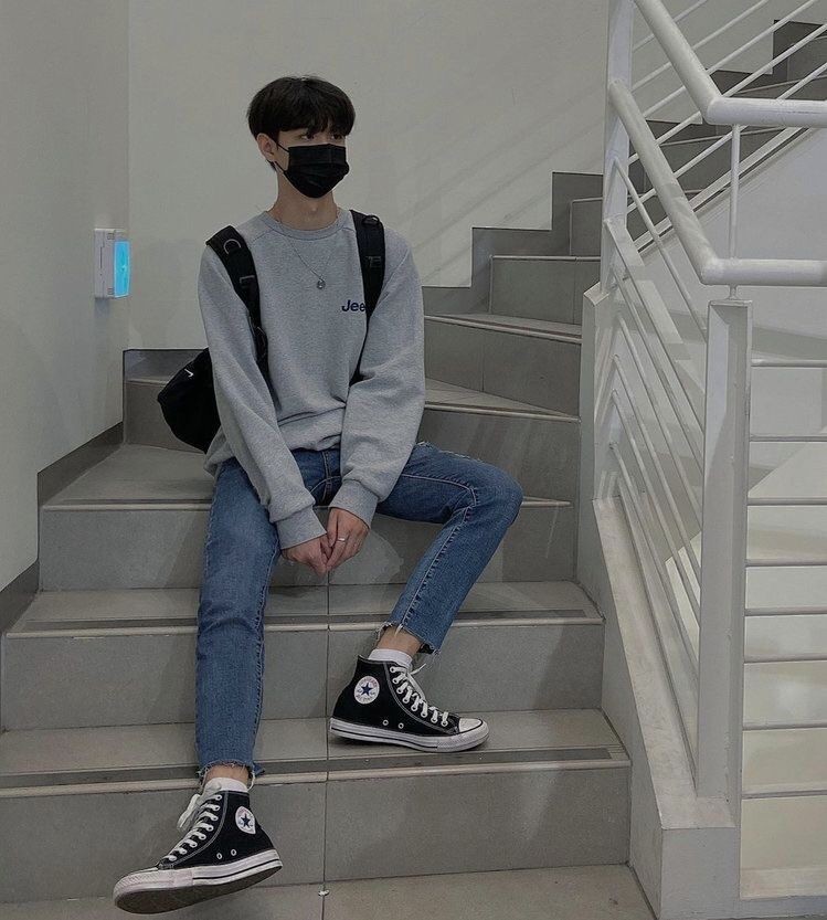 胖mm黑色短袖牛仔裤配绿色帆布鞋,白色牛仔裤搭帆布鞋秋冬穿搭