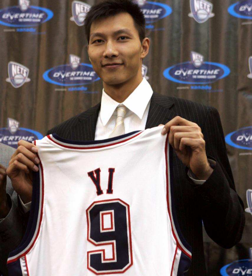 易建联身价上亿迎娶巴西宝贝,易建联妻子荆灵个人资料