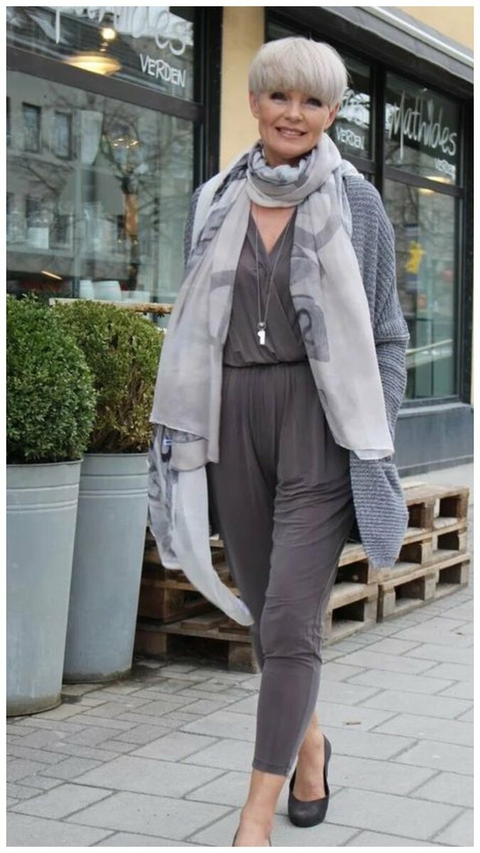 如果您的服装对您来说似乎无味，请用披肩装饰它们