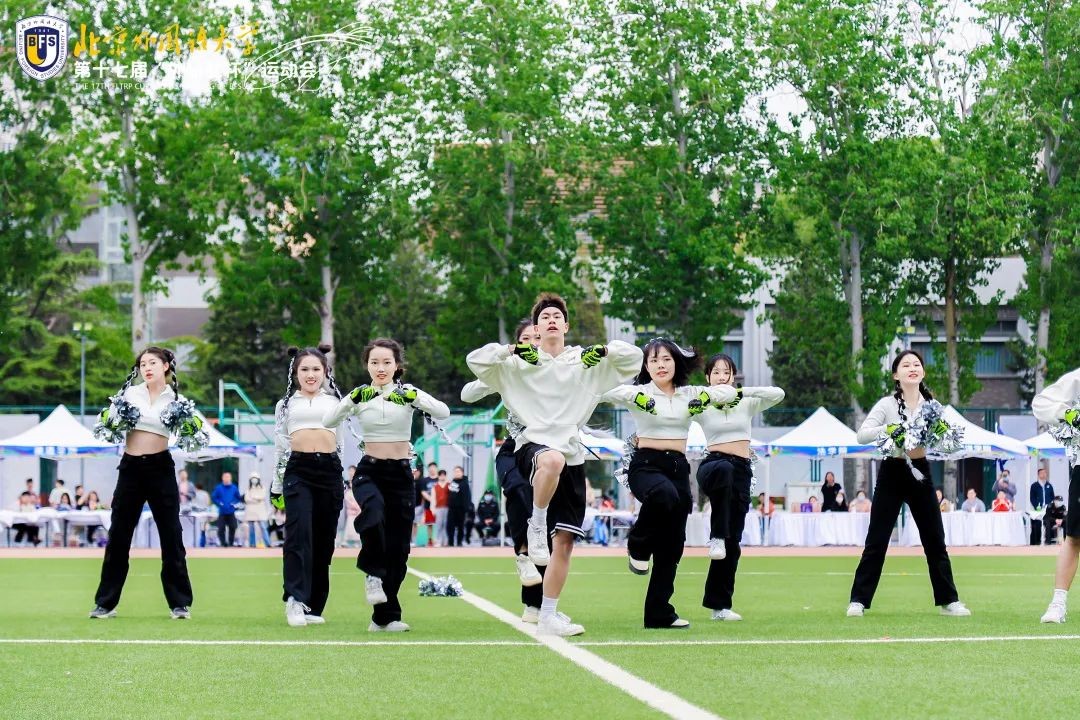 中国大学篮球比赛高燃,世界冠军助阵表演视频