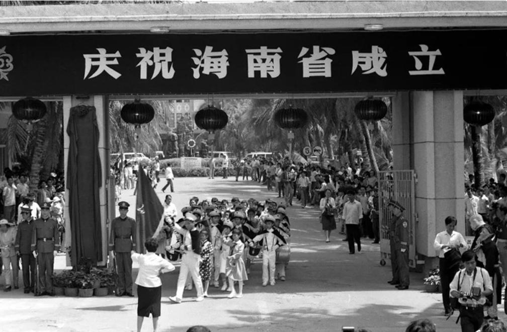 她，山东女首富，身家500亿，成本15元卖5000元，靠智商税发家？