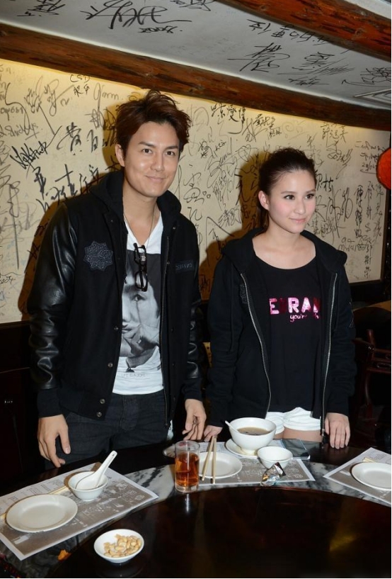 窦骁有多宠爱何超莲,窦骁为什么选择赌王千金