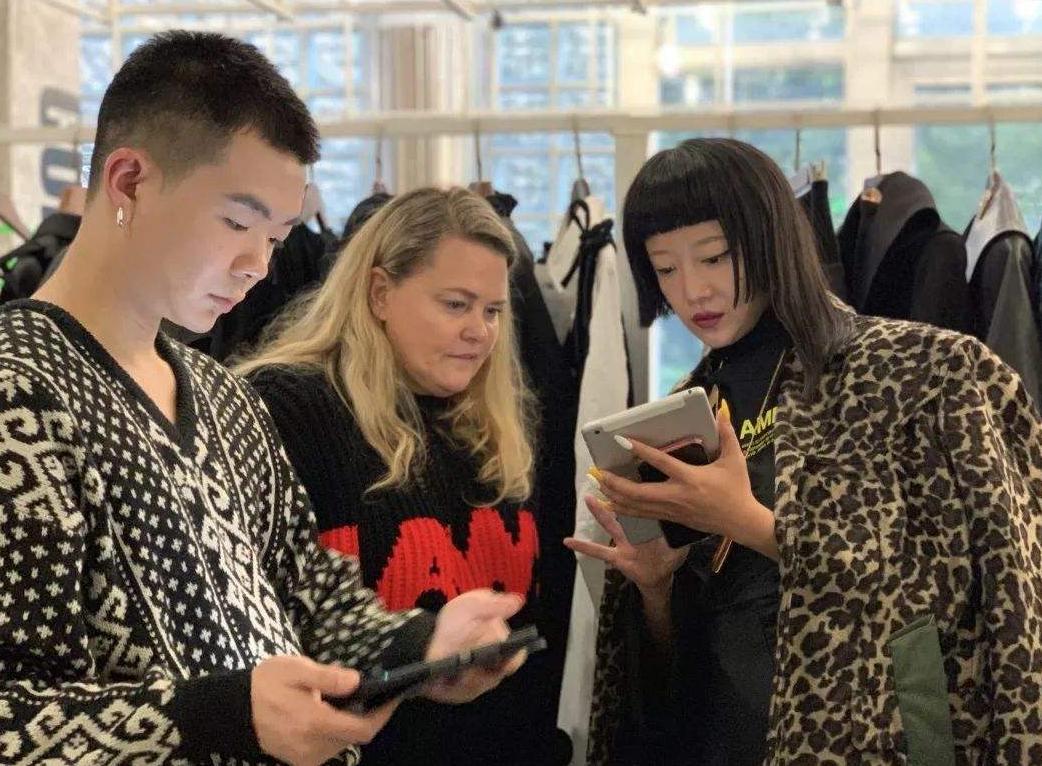 被网友怒赞大牌低价的唯品会，两个“杀手锏”曝光，难怪铁粉很多