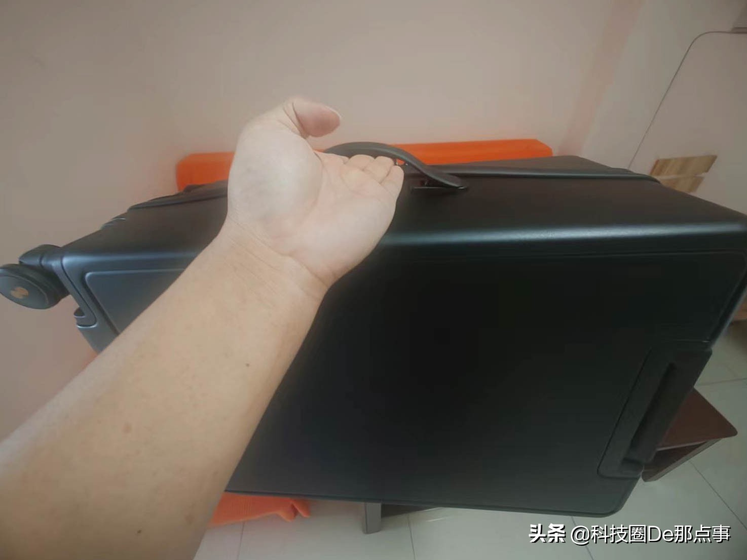 长期出差用什么？用地平线8号城市脉搏系列24寸拉杆箱