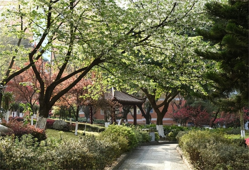 重德博学尚美笃行,重德博学勤勉尚美