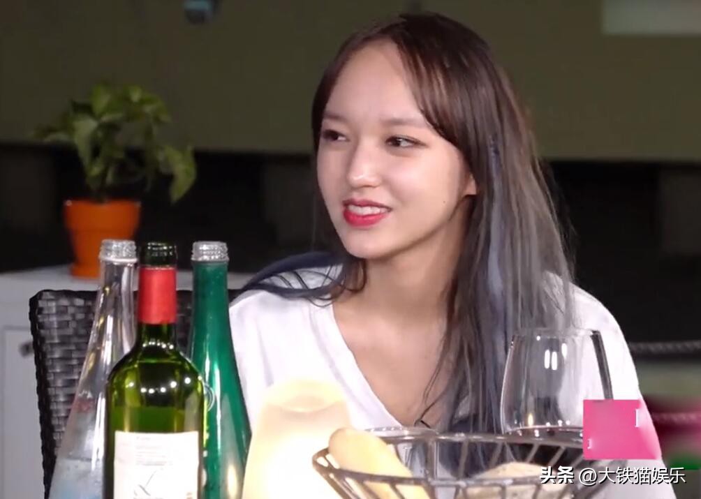 杨幂的头发为什么会秃,杨幂头发变秃了吗