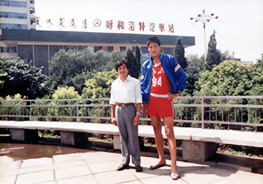 盘点cba历史十大中锋,cba总决赛姚明51分21篮板