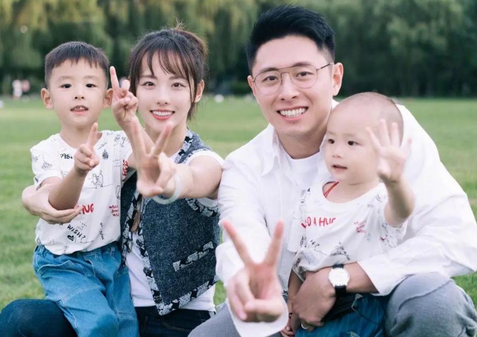 许雅钧被曝私生子已两岁，接不到男宝的小S，从此有儿子了？