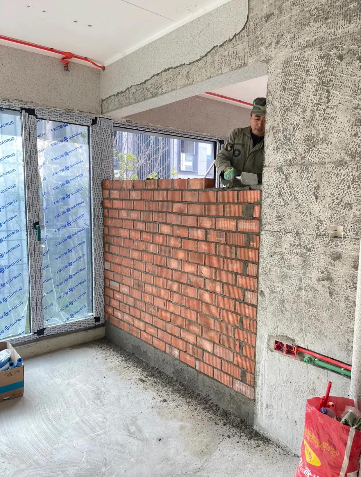 砖砌墙和轻钢龙骨隔墙的优劣对比,轻钢龙骨墙和砖砌墙哪个好