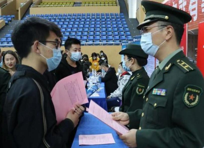 高中生参军能留队吗,大学在校生参军建议留队吗