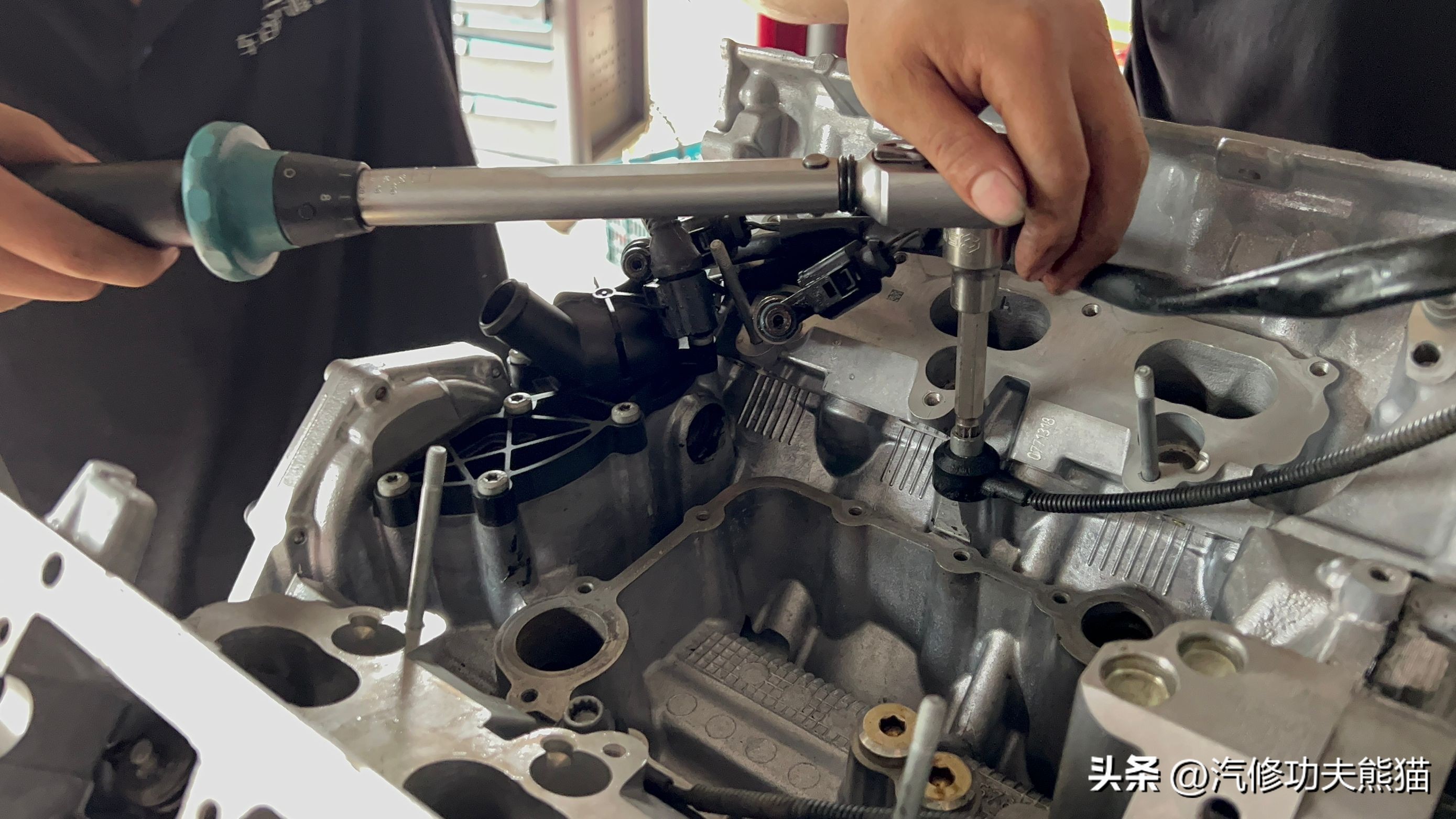 史诗级烧机油，刘团长都没遇到过，奥迪A6L2.8每50公里烧一升机油