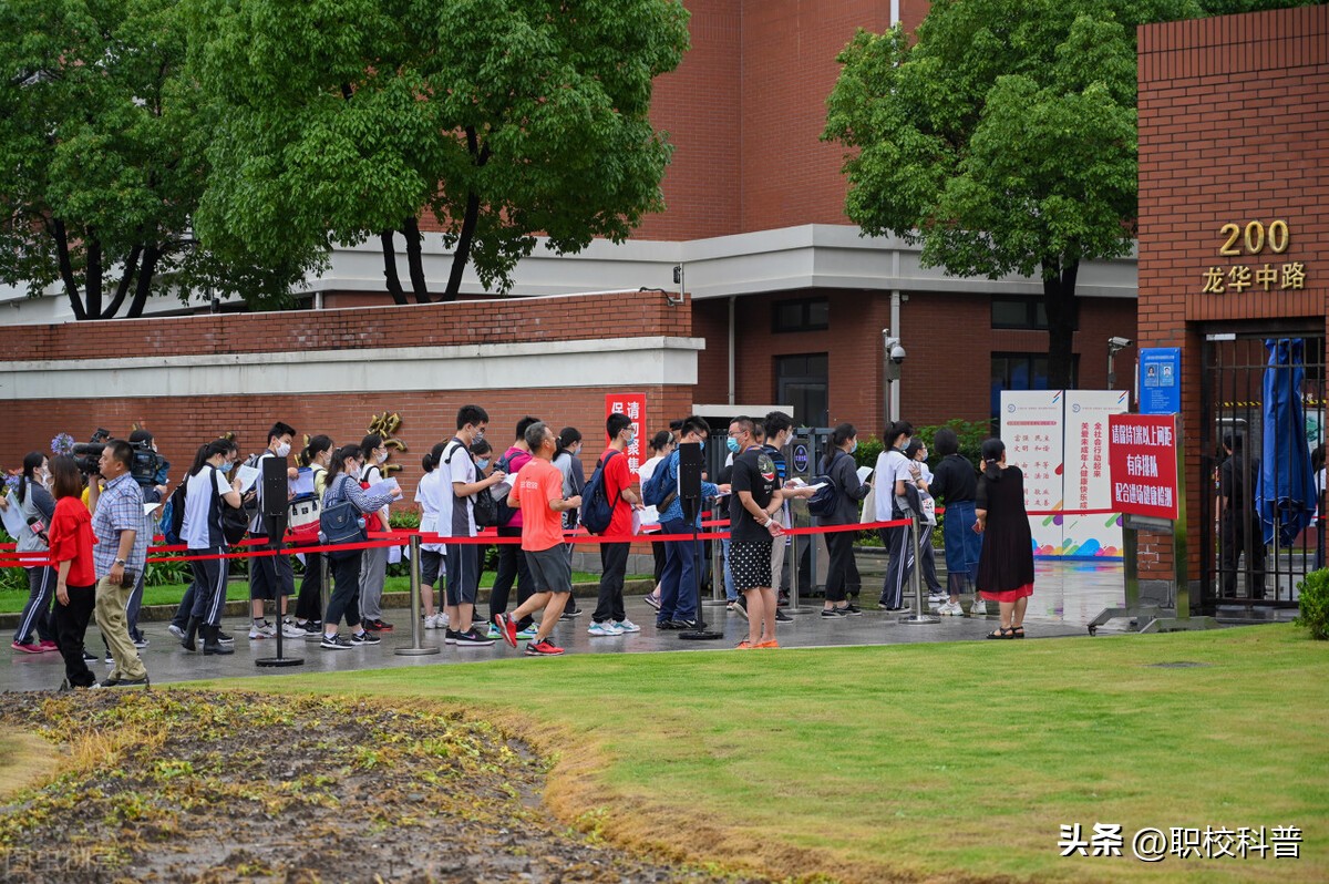 初中毕业能考函授大专吗,初中毕业报考成人大专要考哪些科