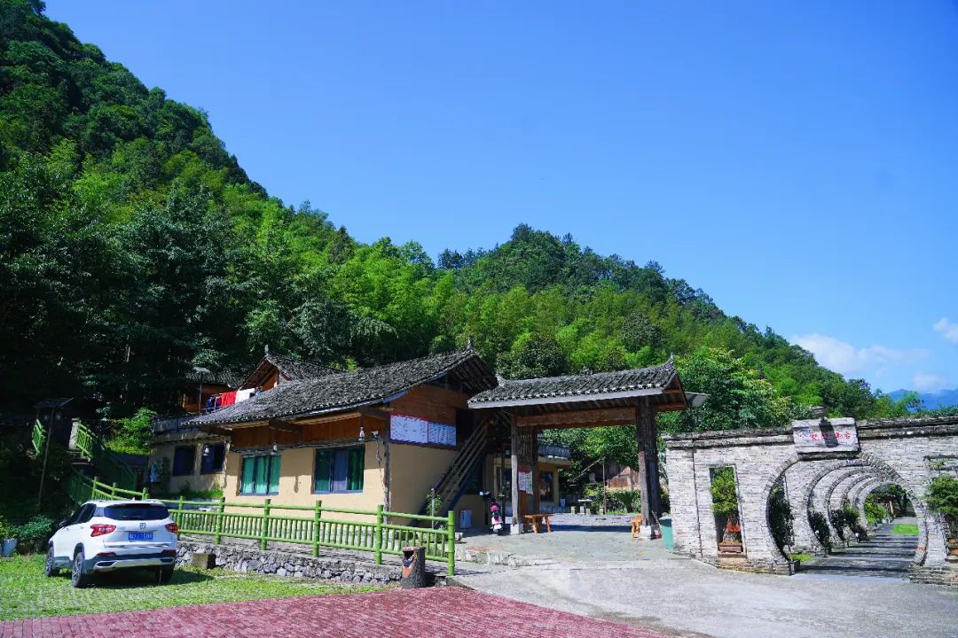除了梵净山还能玩什么游戏,铜仁除了梵净山还有什么旅游景点
