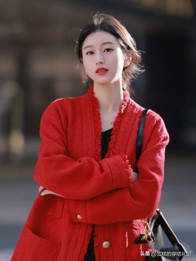 皮肤暗黄偏黑女士染什么颜色头发,皮肤偏黑的女孩子穿白色好看吗