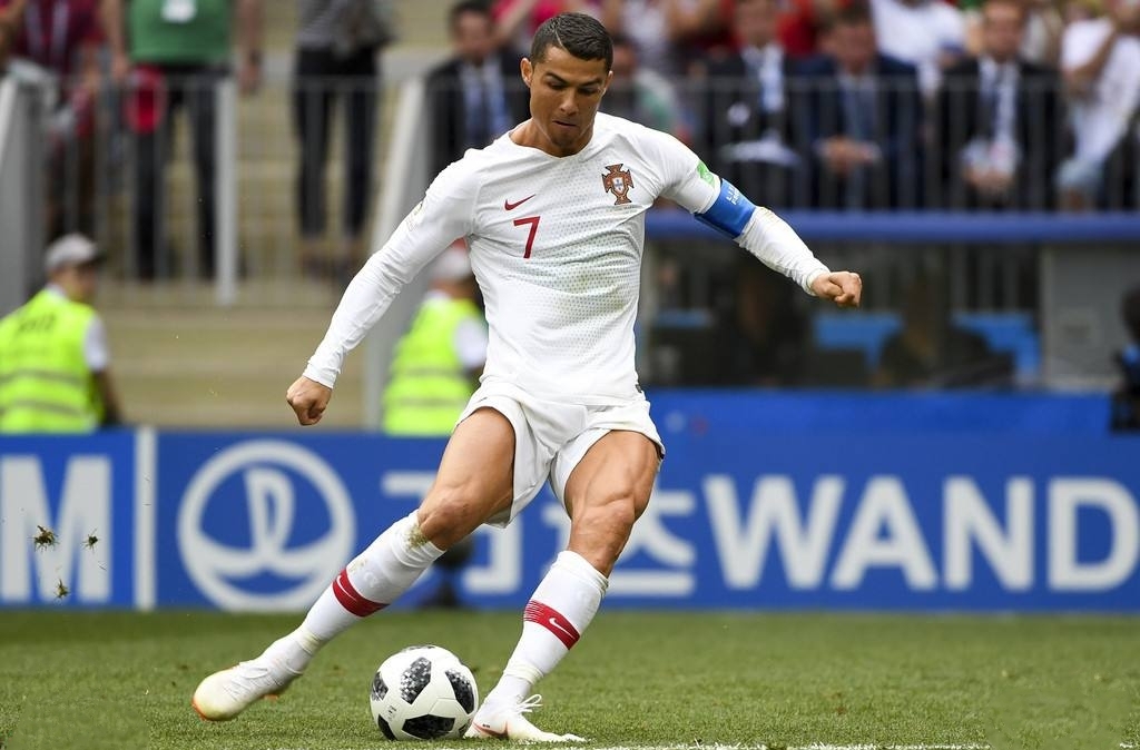 足球名人故事视频,足球巨星成长故事