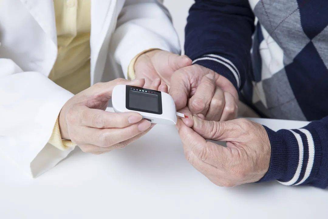 高尿酸是吃出来的少吃六种食物,高尿酸最怕六种食物