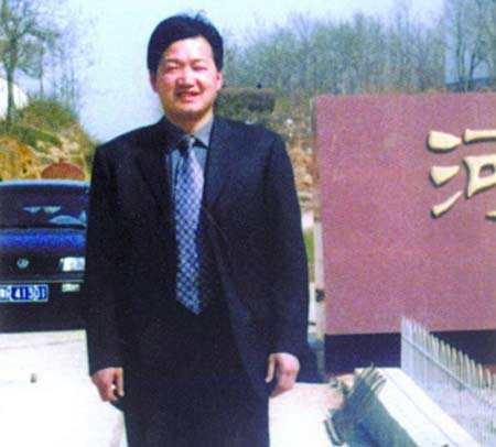 农村穷小子，借钱养猪，把3.1万变成1700亿，成河南首富，凭啥？