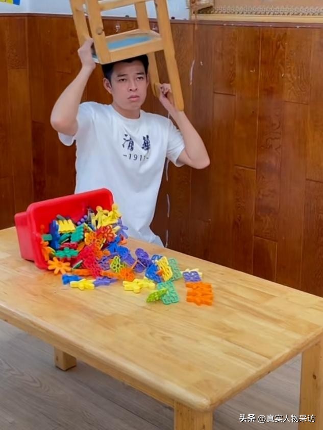 我，单位全是女生，就我一个男的，擅长唱歌跳舞，领导把我当个宝