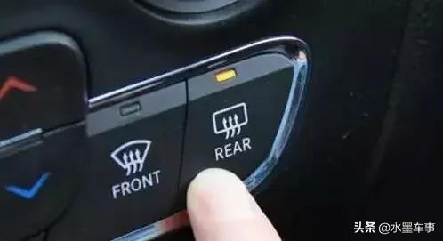 快速除车窗雾气的小妙招,车内玻璃除雾小妙招