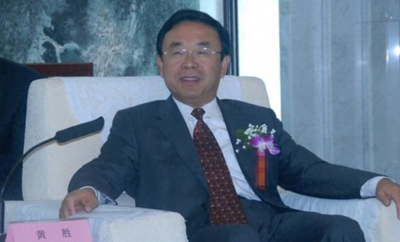 山东巨贪黄三亿：修建行宫与46名*妇情**洗鸳鸯浴，被捕前妻儿已移民