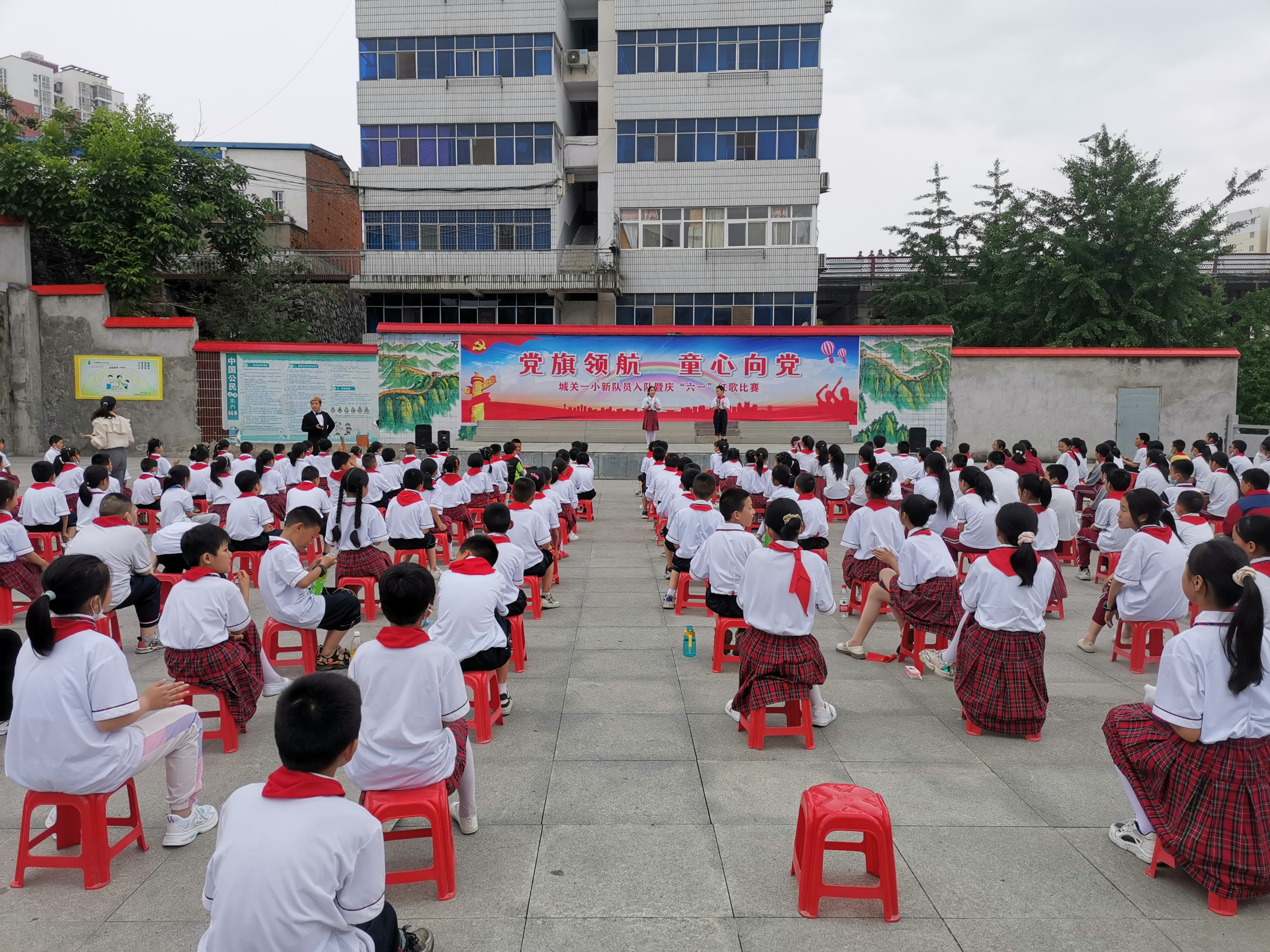 十堰红卫小学庆六一文艺汇演视频,丹江口市一中红歌比赛