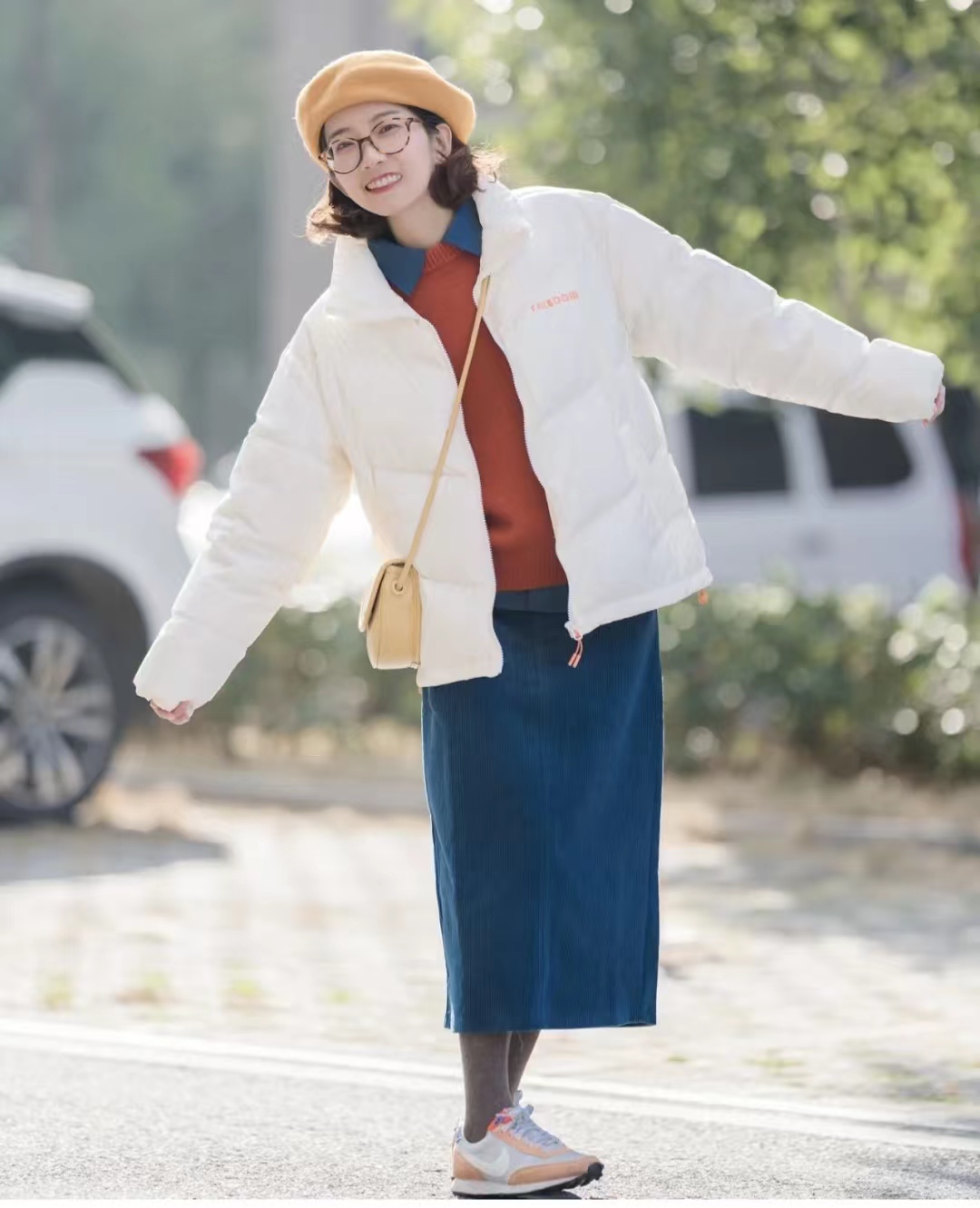 外套秋冬蓝色搭配什么颜色,秋冬比较显高级的颜色搭配