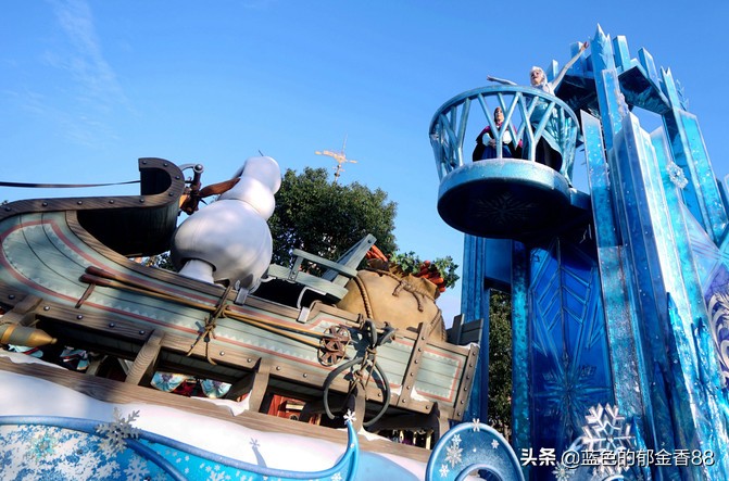 周末白相里的一张床、一群朋友、暴走于迪士尼乐园