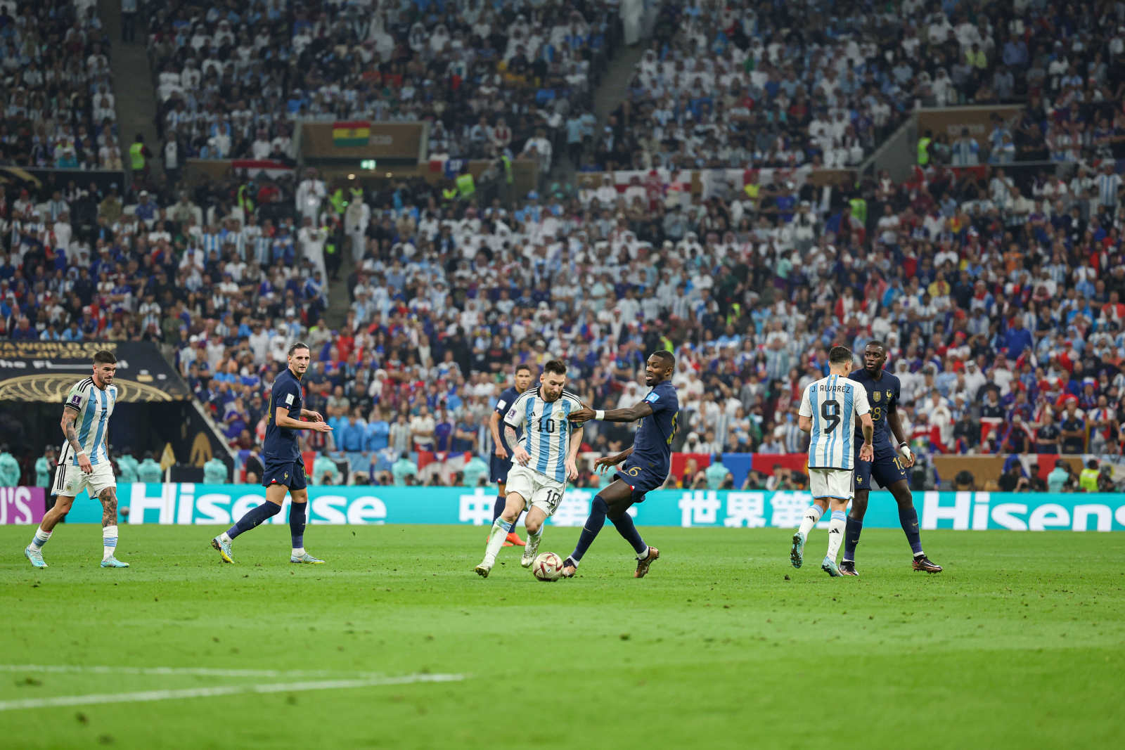 姆巴佩首个世界杯决赛帽子戏法,姆巴佩8球加冕金靴