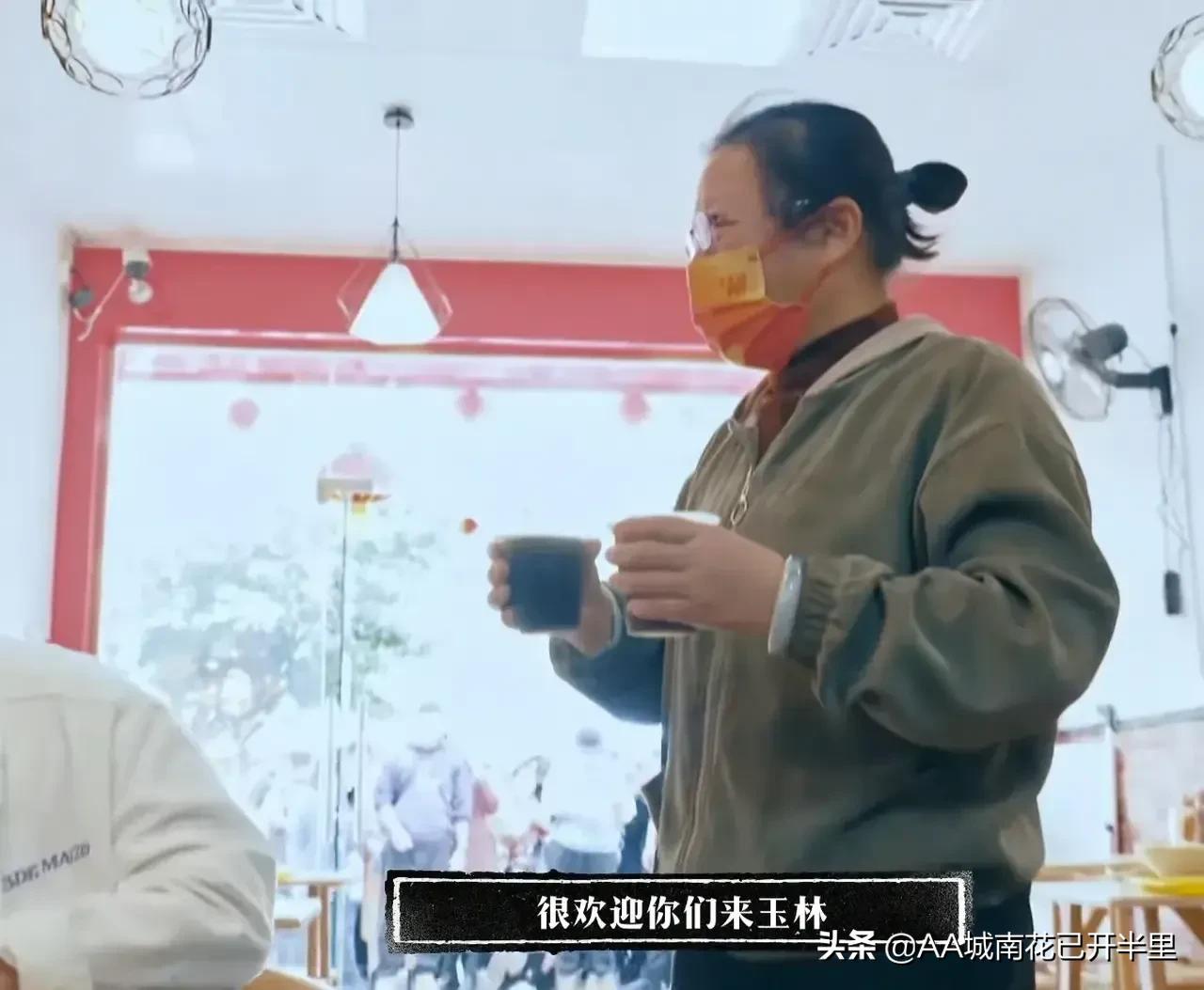 岳云鹏林更新吃螺蛳粉喝凉茶,新游记林更新岳云鹏喝凉茶