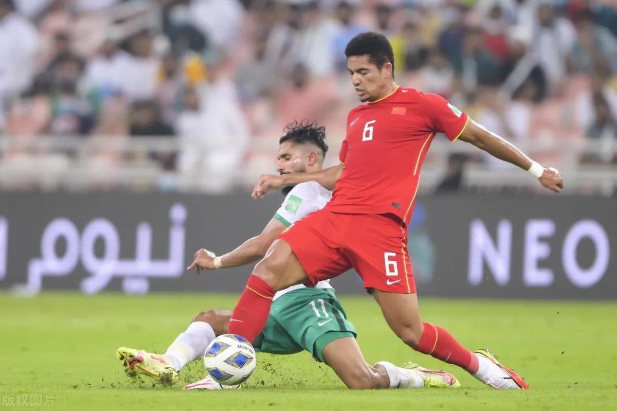 国足保平争胜,国足0-2阿曼李霄鹏